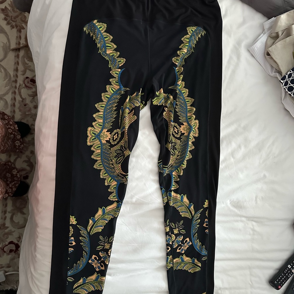 Eva Varro Black and Gold Patterned Leggings